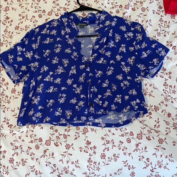 cropped blue floral button up - Picture 1 of 2